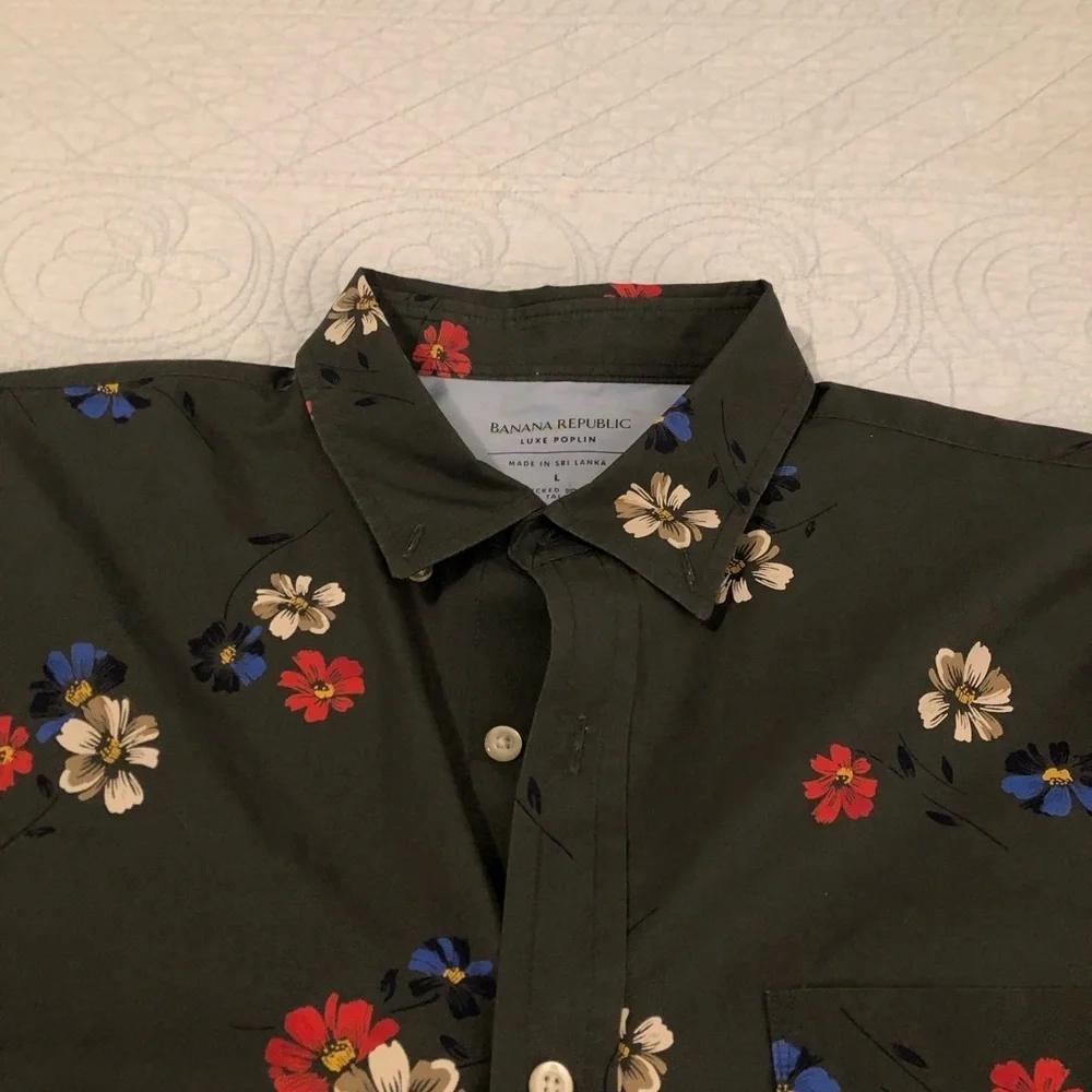 Banana Republic Untucked button down shirt. Size large tall.